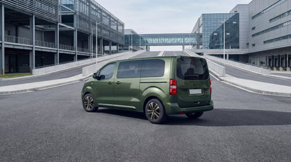Peugeot e-Traveler charging cable